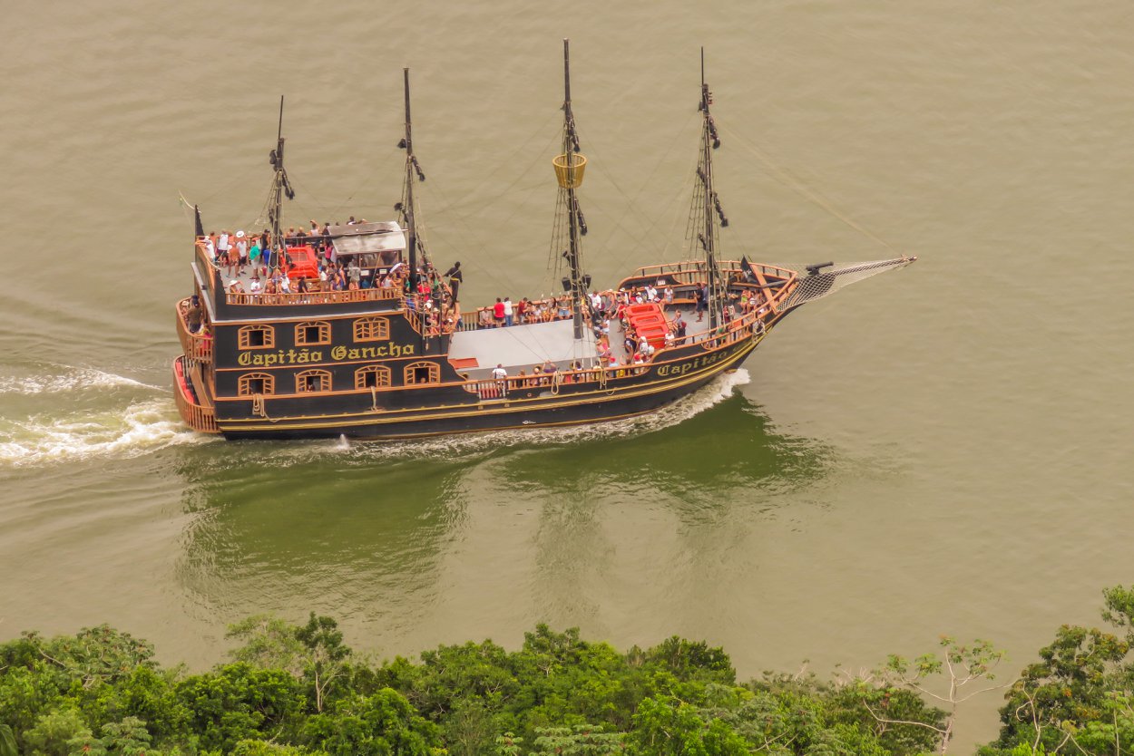 Descubra Balneário Camboriú a bordo do Barco Pirata!